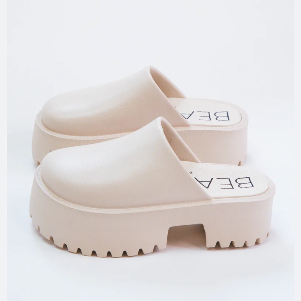 Beach by Matisse Clog Mules NWOT